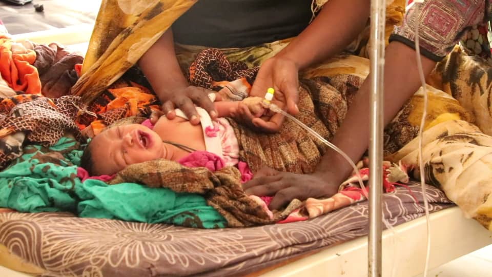 طفل حديث ولادة بمستشفى الضعين