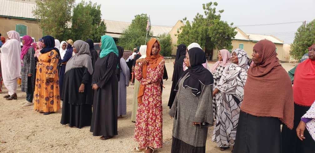 نساء متطوعات للانخراط في صفوف الجيس ببورتسودان